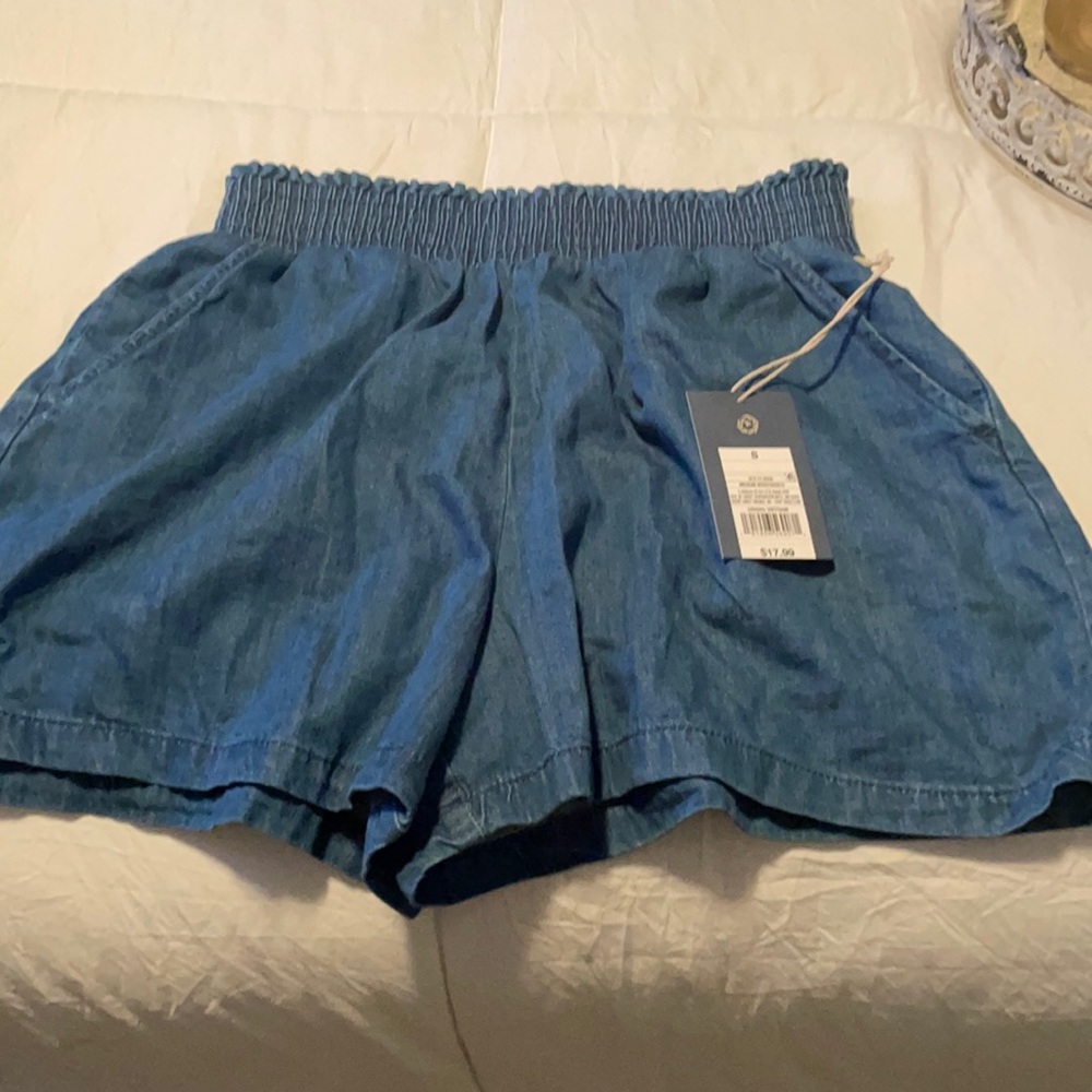 Size S. Cute stretch denim shorts. Brand new